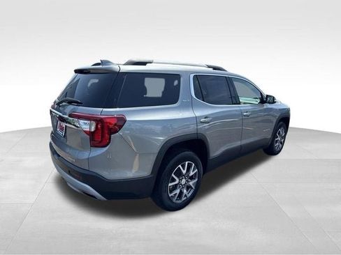 Used 2023 GMC Acadia SLT AWD/4WD image 4