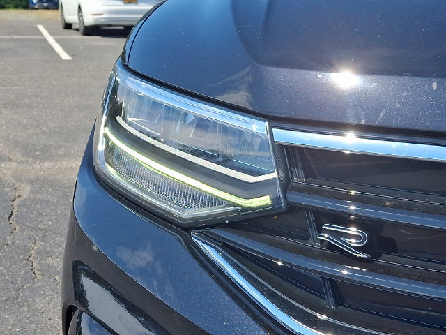 Used 2023 Volkswagen Tiguan SE R-Line AWD/4WD image 9
