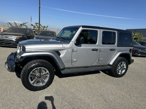 Used 2018 Jeep Wrangler Unlimited Sahara AWD/4WD image 2