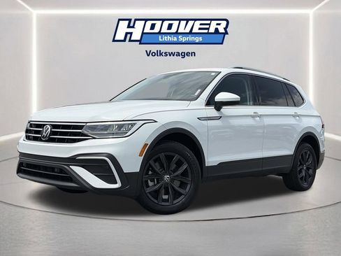 Certified 2024 Volkswagen Tiguan SE w/ Panoramic Sunroof Package AWD/4WD image 1