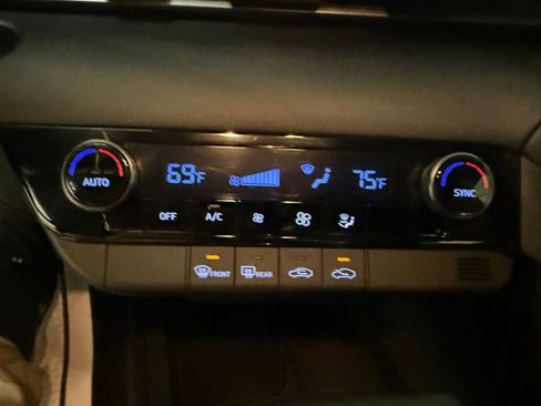 Certified 2025 Hyundai Elantra Sport w/ Cargo Package image 37