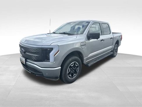 Used 2023 Ford F150 Lightning XLT AWD/4WD image 4