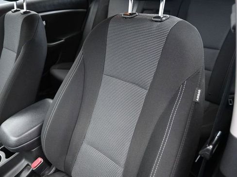 Used 2017 Hyundai Elantra GT image 18