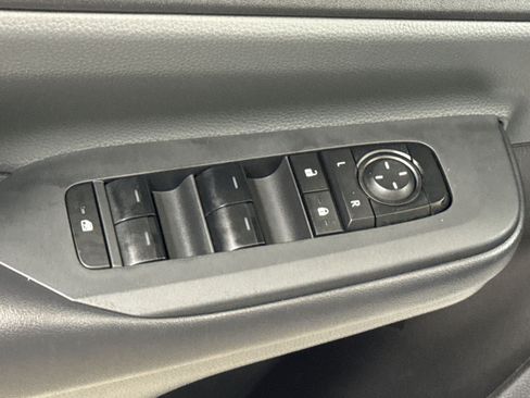 Used 2025 Toyota Prius LE AWD/4WD image 27