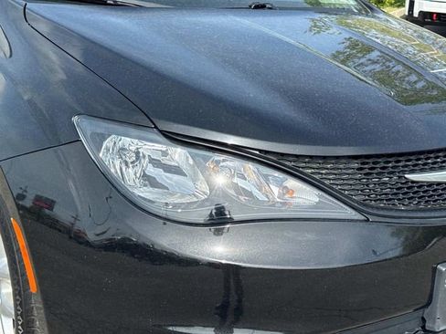 Used 2023 Chrysler Voyager LX FWD image 10