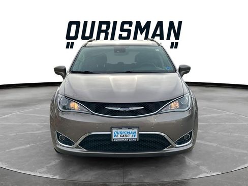 Used 2018 Chrysler Pacifica Touring-L Plus w/ Advanced Safetytec Group FWD image 8