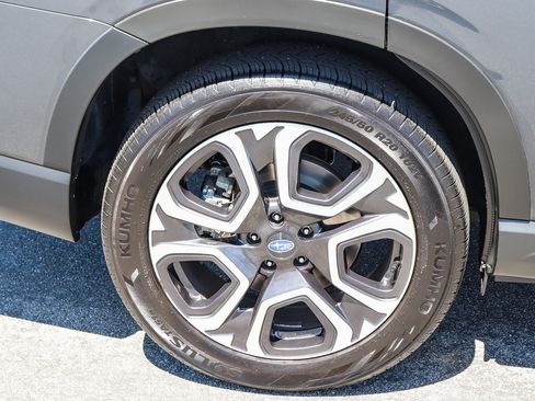 Used 2024 Subaru Ascent Touring AWD/4WD image 8