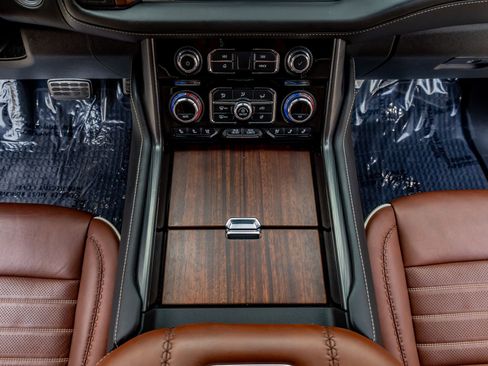 Used 2024 GMC Yukon Denali Ultimate image 27