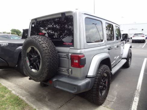 Used 2018 Jeep Wrangler Unlimited Sahara AWD/4WD image 5