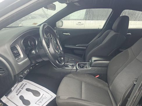 Used 2019 Dodge Charger SXT RWD image 6