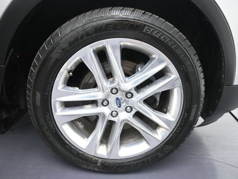 Used 2017 Ford Explorer XLT w/ Equipment Group 202A AWD/4WD image 34