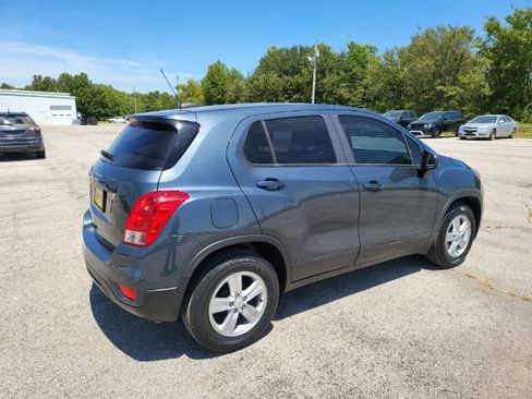 Used 2021 Chevrolet Trax LS w/ Tint and Cruise Package FWD image 4