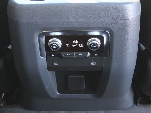 Used 2022 GMC Yukon XL Denali w/ Denali Premium Package image 23