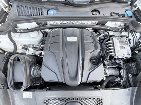Used 2021 Porsche Macan S image 37