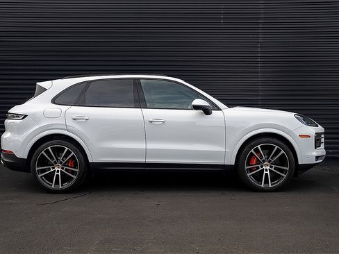 Certified 2025 Porsche Cayenne S image 28