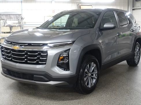 Used 2025 Chevrolet Equinox LT FWD image 3