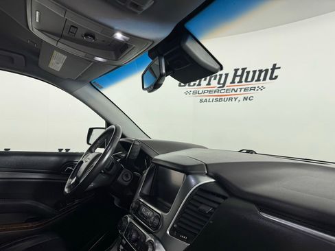 Used 2017 Chevrolet Suburban LT image 30