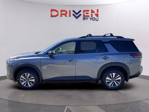 New 2026 Nissan Pathfinder SL image 2