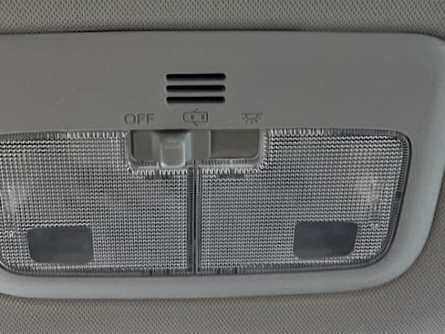 Used 2016 Toyota Corolla LE image 22