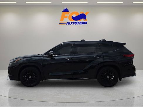 Used 2023 Toyota Highlander XSE FWD image 2