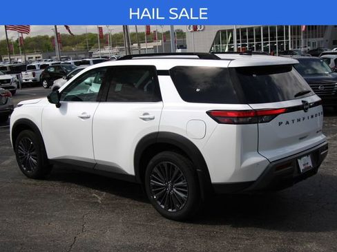 New 2026 Nissan Pathfinder SL AWD/4WD image 3