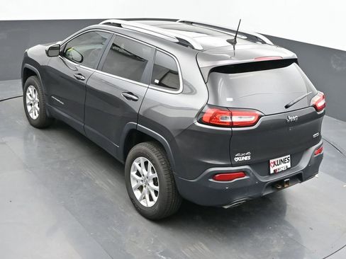 Used 2016 Jeep Cherokee Latitude w/ Comfort/Convenience Group AWD/4WD image 42