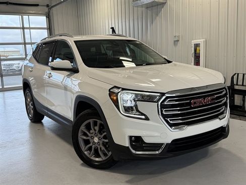 Used 2024 GMC Terrain SLT image 1