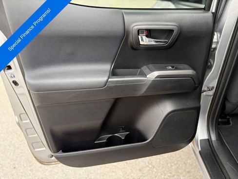 Used 2020 Toyota Tacoma SR5 AWD/4WD image 27