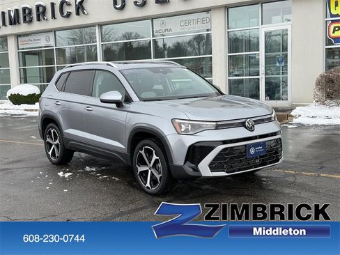 Certified 2025 Volkswagen Taos SEL image 1