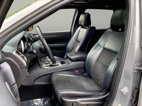 Used 2019 Jeep Grand Cherokee Altitude AWD/4WD image 9