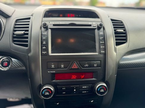 Used 2011 Kia Sorento SX image 17