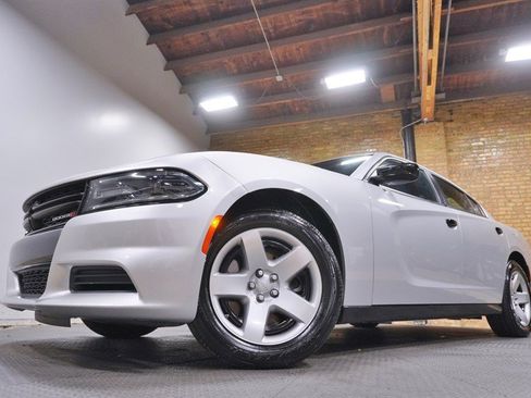 Used 2021 Dodge Charger Police w/ Street Appearance Group RWD image 3