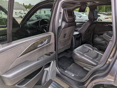 Used 2017 Cadillac Escalade Platinum AWD/4WD image 35