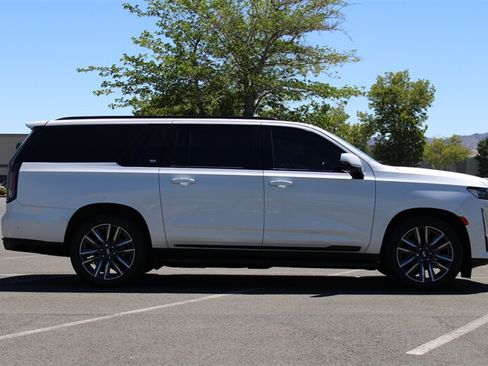 Used 2022 Cadillac Escalade ESV Sport Platinum AWD/4WD image 9