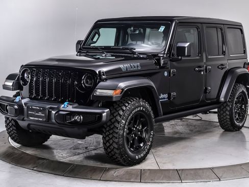 Used 2023 Jeep Wrangler Unlimited w/ Sun & Screen Package AWD/4WD image 2