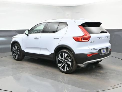 Used 2025 Volvo XC40 B5 Plus AWD/4WD image 7