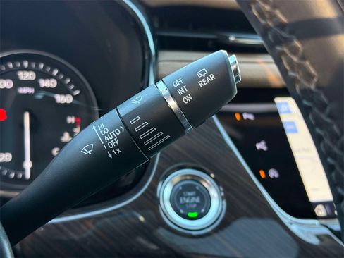 Used 2025 Cadillac XT6 Sport w/ Platinum Package image 32