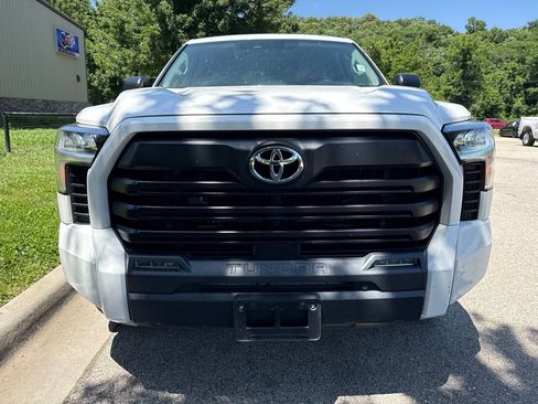 Used 2022 Toyota Tundra SR5 w/ SR5 Convenience Package AWD/4WD image 2