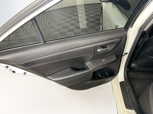 Used 2017 Toyota Camry XLE w/ Moonroof Package FWD image 25