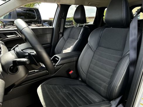 Used 2025 Mitsubishi Outlander SE FWD image 17