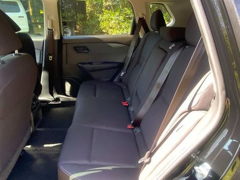 Used 2023 Nissan Rogue S image 9