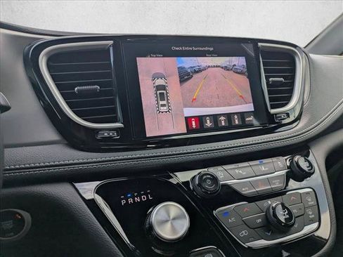 New 2027 Chrysler Pacifica Limited FWD image 12