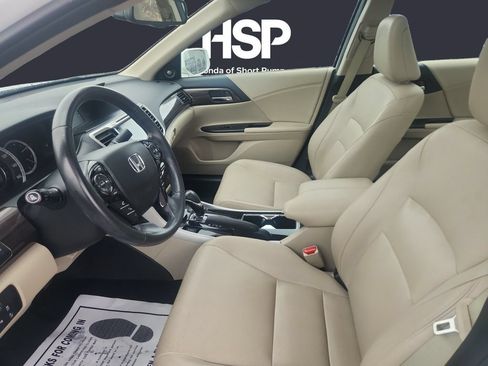 Used 2017 Honda Accord Touring image 9