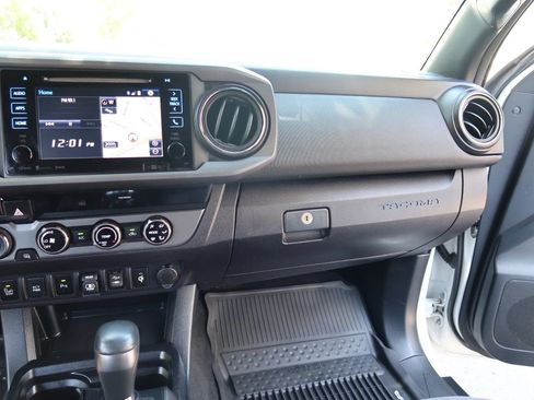 Used 2018 Toyota Tacoma TRD Sport w/ Technology Package AWD/4WD image 27