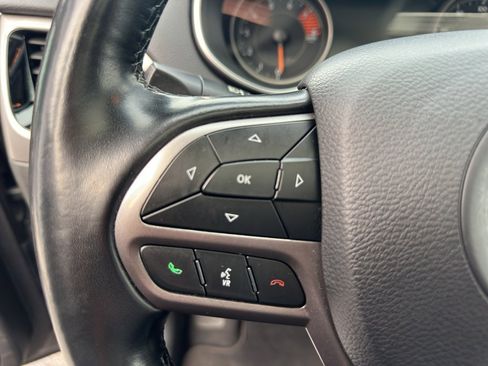 Used 2021 Jeep Cherokee Limited image 13