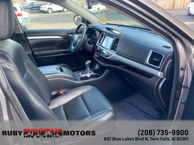 Used 2016 Toyota Highlander XLE w/ Protection Package #3 AWD/4WD image 35