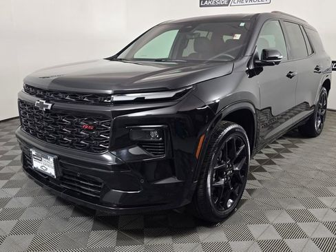 Used 2024 Chevrolet Traverse RS image 2