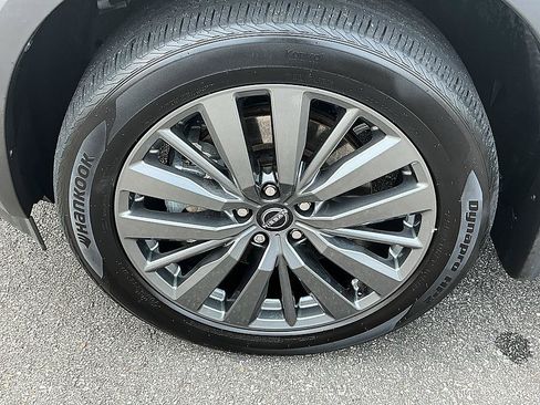 Certified 2025 Nissan Pathfinder SL w/ SL Premium Package FWD image 8