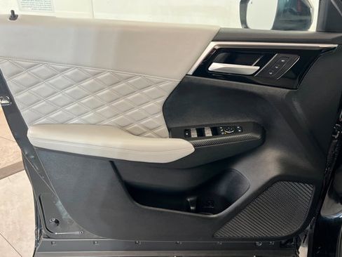 Used 2024 Mitsubishi Outlander 4WD Plug-In Hybrid image 14