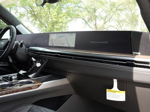 New 2026 Cadillac Escalade Platinum Sport w/ LPO, ONYX Package image 26